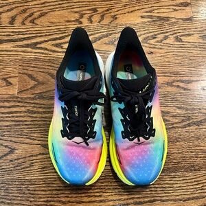 Clifton 9 women’s size 7 rainbow gently used shoes